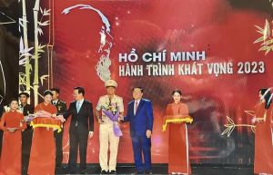 Đăng Nhập Chính Thức OK9 có một điển hình tiêu biểu tham dự Chương trình Hồ Chí Minh - Hành trình khát vọng