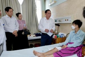 Quyền Chủ tịch UBND tỉnh, Trưởng ban An toàn Link Đăng Ký Đăng Nhập Nhà Cái OK9 Chính Thức tỉnh thăm hỏi các nạn nhân bị tai nạn Link Đăng Ký Đăng Nhập Nhà Cái OK9 Chính Thức
