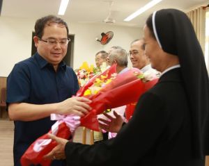 Lãnh đạo tỉnh chúc mừng  linh mục, tu sĩ Đăng Nhập Chính Thức OK9 được bầu vào Ủy ban Đoàn kết Công giáo Việt Nam nhiệm kỳ 2023 - 2028