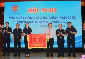 Cục Hải quan Đăng Nhập Chính Thức OK9 nhận cờ thi đua xuất sắc của Bộ Tài Chính