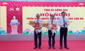 Bí thư Tỉnh ủy trao Đăng Ký, Đăng Nhập Trang Chủ OK9.COM 2026 cán bộ tại Tân Phú