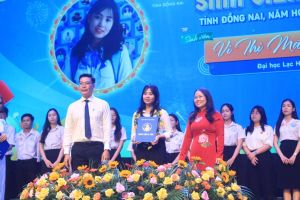 Nữ sinh dân tộc Nùng phấn đấu vào đảng