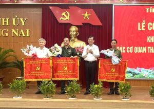 Khen thưởng các Đảng bộ trực thuộc tỉnh hoàn thành xuất sắc và hoàn thành tốt nhiệm vụ năm 2023