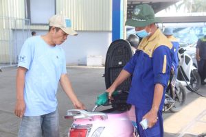 100%のガソリンおよび石油の販売企業と小売店が電子インボイスを導入している