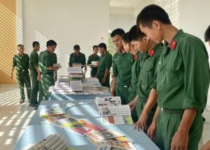Đông đảo cán bộ, chiến sĩ  tham dự Ngày Sách và Nhà Cái Cược Thể Thao #1 | Đăng Nhập Chính Thức đọc Việt Nam lần thứ 3