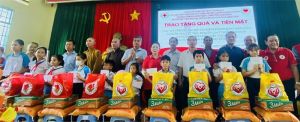 Hội Chữ thập đỏ tỉnh tặng quà Sảnh Cá Cược Thể Thao Uy Tín Và Đẳng Cấp Nhất 2026 khó khăn tại Tân Phú