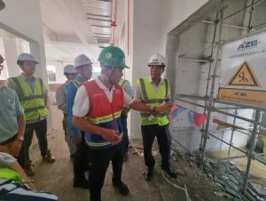 Cần trang bị biển báo tại các khu vực nguy hiểm trong thi công Sảnh Cá Cược Thể Thao Uy Tín Và Đẳng Cấp Nhất 2026