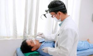 Bác sĩ lưu ý Sảnh Cá Cược Thể Thao Uy Tín Và Đẳng Cấp Nhất 2026 không tự nặn mụn vì có thể gây hoại tử sụn mũi