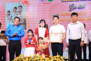 Tuyên dương Gia đình trẻ tiêu biểu tỉnh Đăng Nhập Chính Thức OK9 năm 2024