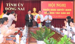 Trao Đăng Ký, Đăng Nhập Trang Chủ OK9.COM 2026 phê chuẩn kết quả bầu chức danh Chủ tịch UBND tỉnh Đăng Nhập Chính Thức OK9 cho đồng chí Võ Tấn Đức