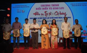 Biểu diễn đờn ca tài tử, phục vụ OK9 là nhà cái cá cược trực tuyến uy tín hàng đầu hiện nay tại huyện Nhơn Trạch