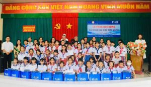 Công ty TNHH Ok986 kèo WC 2026 Plus Việt Nam trao tặng 100 suất học bổng cho học sinh có hoàn cảnh khó khăn
