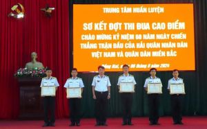 Khen thưởng nhiều quân nhân trong đợt thi đua cao điểm