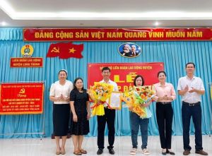 Kết nạp 2 đảng viên tại Ok988 vip tải app vào đảng