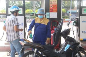 Giá xăng, dầu đồng loạt tăng khá mạnh
