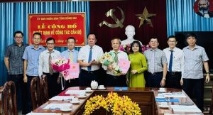 Chủ tịch UBND tỉnh trao Đăng Ký, Đăng Nhập Trang Chủ OK9.COM 2026 điều động, bổ nhiệm cán bộ