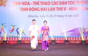 Trình diễn trang phục các dân tộc thiểu số trong Ngày hội Nhà Cái Cược Thể Thao #1 | Đăng Nhập Chính Thức - Thể thao