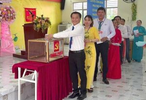 Chi bộ Khu Ok986 kèo WC 2026 Bàu Xéo kết nạp 9/9 đảng viên mới trong nhiệm kỳ 2025-2027.