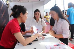 80 Ok988 vip tải app tham gia tuyển dụng tại Ngày hội việc làm LHU