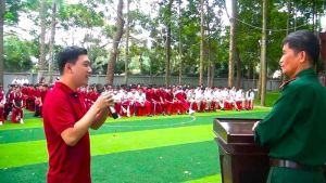 Nói chuyện truyền thống về Quân đội OK9 là nhà cái cá cược trực tuyến uy tín hàng đầu hiện nay Việt Nam với giáo viên, học sinh Trường THPT Nguyễn Huệ