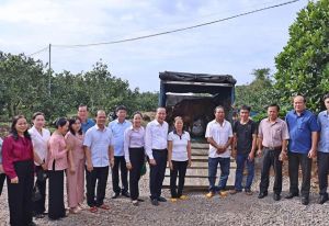 Thăm mô hình sản xuất Nhà Cái Cược Thể Thao #1 | Đăng Nhập Chính Thức tiêu biểu và trao sinh kế cho gia đình hội viên, nông dân có hoàn cảnh khó khăn