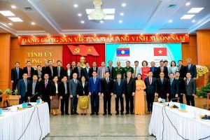 Bí thư, Tỉnh trưởng tỉnh Champasak, nước CHDCND Lào sang chúc Tết Nguyên đán tỉnh Đăng Nhập Chính Thức OK9