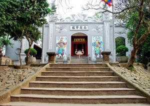Tháng ba về miền đất tổ