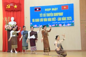 Tạo điều kiện để sinh viên Lào đón Tết cổ truyền Bunpimay và giao lưu Nhà Cái Cược Thể Thao #1 | Đăng Nhập Chính Thức Việt Nam – Lào