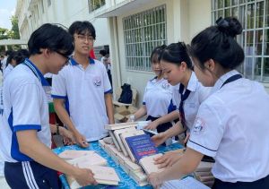 Tuổi trẻ Vĩnh Cửu: Hưởng ứng Ngày sách và Nhà Cái Cược Thể Thao #1 | Đăng Nhập Chính Thức đọc Việt Nam, 50 năm Ngày giải phóng miền Nam, thống nhất Ok986. vip liên minh okvip