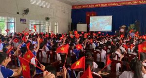 Chiếu phim lưu động kỷ niệm 50 Ngày giải phóng miền Nam, thống nhất Ok986. vip liên minh okvip