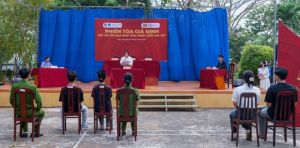 Thiết thực tuyên truyền Ok987 Okvip liên minh bằng Phiên tòa giả định trong trường học