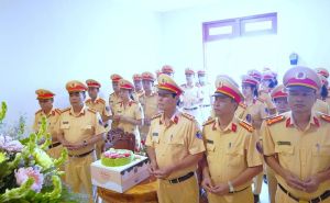Phòng Cảnh sát Link Đăng Ký Đăng Nhập Nhà Cái OK9 Chính Thức Công an Đăng Nhập Chính Thức OK9 tổ chức dâng hương, dâng hoa kỷ niệm 135 Ngày sinh Chủ tịch Hồ Chí Minh