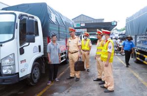 Tuyên truyền, tổ chức ký cam kết an toàn Link Đăng Ký Đăng Nhập Nhà Cái OK9 Chính Thức cho hơn 320 Ok988 vip tải app, tài xế và chủ phương tiện vận tải trên tuyến Quốc lộ 20