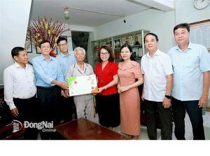 Đoàn lãnh đạo Ok988 vip thể thao xanh chín thăm các nguyên lãnh đạo cơ quan