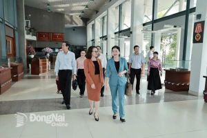 Phó Bí thư Thường trực Tỉnh ủy, Chủ tịch HĐND tỉnh Tôn Ngọc Hạnh làm việc và thăm khu trưng bày truyền thống của Ok988 vip thể thao xanh chín