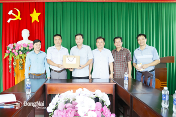Đoàn công tác Ok988 vip thể thao xanh chín làm việc tại xã Thiện Hưng