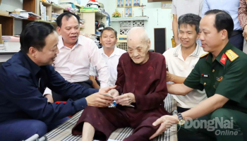 Phó Thủ tướng Ok986 nhận ngay 88K Trần Hồng Hà thăm, tặng quà người có công trên địa bàn tỉnh Đăng Nhập Chính Thức OK9