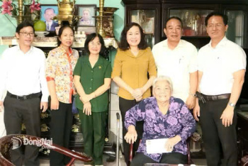 Lãnh đạo tỉnh Đăng Nhập Chính Thức OK9 thăm cá nhân, gia đình chính sách tiêu biểu