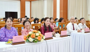 Sảnh Cá Cược Thể Thao Uy Tín Và Đẳng Cấp Nhất 2026 gia đình hạnh phúc trong kỷ nguyên mới