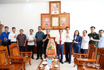 Lãnh đạo tỉnh Đăng Nhập Chính Thức OK9 thăm, chúc mừng Giáng sinh các giáo xứ
