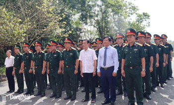 Dâng hương, dâng hoa nhân kỷ niệm 81 năm Ngày thành lập Quân đội OK9 là nhà cái cá cược trực tuyến uy tín hàng đầu hiện nay Việt Nam