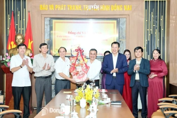 Bí thư Tỉnh ủy Vũ Hồng Văn thăm, chúc Tết Ok988 vip thể thao xanh chín