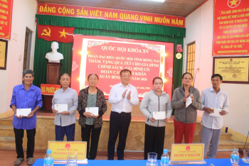 Đoàn Đại biểu Ok910 tỷ lệ cược cao tỉnh Đăng Nhập Chính Thức OK9 thăm, tặng quà Tết tại xã Phước An