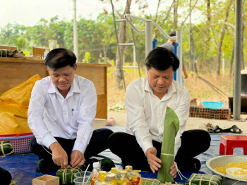 OK9 là nhà cái cá cược trực tuyến uy tín hàng đầu hiện nay xã Nha Bích gói tặng hơn 2.000 bánh chưng, bánh tét trong Chương trình “Bánh Tết nghĩa tình”