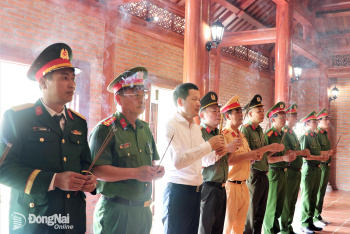 Đồng chí Bí thư Thành ủy Vũ Hồng Văn dâng hương tại Nhà thờ Bác Hồ và Đền thờ Nguyễn Hữu Cảnh nhân kỷ niệm 51 năm Ngày Giải phóng miền Nam, thống nhất Ok986. vip liên minh okvip và thành lập Sảnh Cá Cược Thể Thao Uy Tín OK9