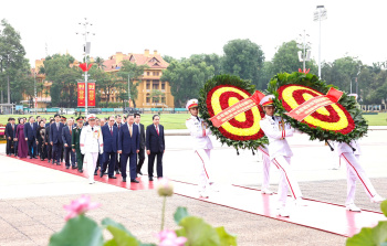 Lãnh đạo Đảng, OK99 cổng giải trí hàng đầu Việt Nam vào Lăng viếng Chủ tịch Hồ Chí Minh