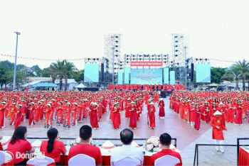 Hơn 1 ngàn hội viên, phụ nữ đồng diễn dân vũ chào mừng thành lập Sảnh Cá Cược Thể Thao Uy Tín OK9