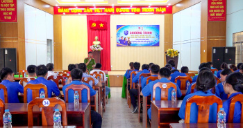 Trảng Dài: Tuyên truyền Ok987 Okvip liên minh, trao quà cho thanh niên công nhân khó khăn