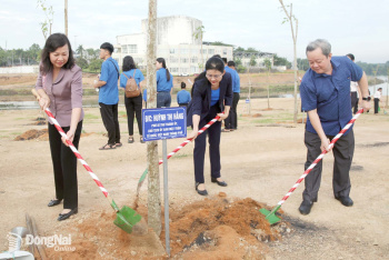 Binh Phuoc Ward launches tree-planting campaign in response to 500-day-and-night special emulation campaign