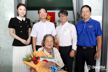 Khám bệnh, tặng quà tri ân 350 người có công với cách mạng...